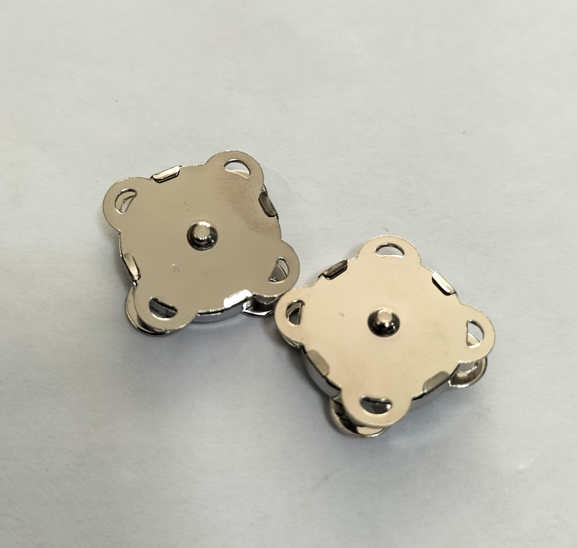 Dikmeli Çanta Kilidi Mıknatıslı 2 adet fiyatıdır